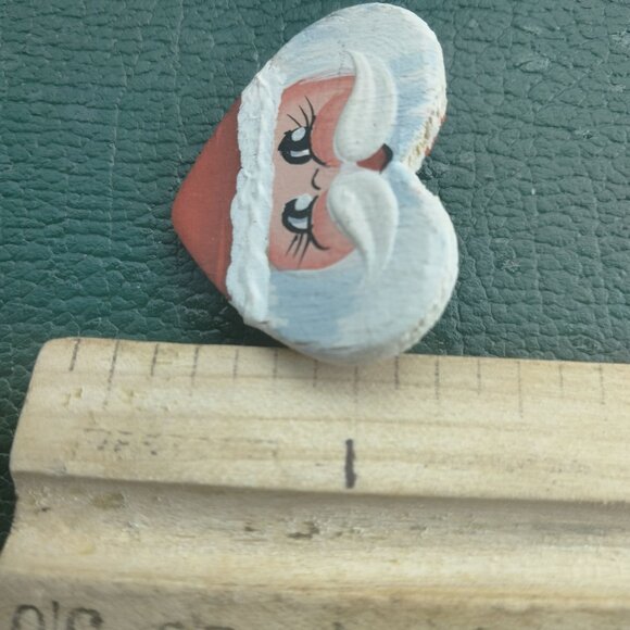 Santa Claus Christmas Pin Brooch Holiday Jewelry Hand Painted Heart Face Tolle - Picture 2 of 3
